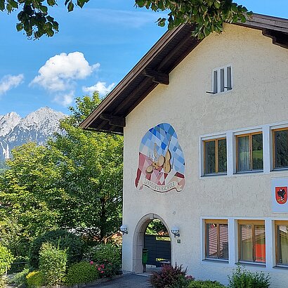 Aussenaufnahme der Landesmusikschule Söllandl im Sommer