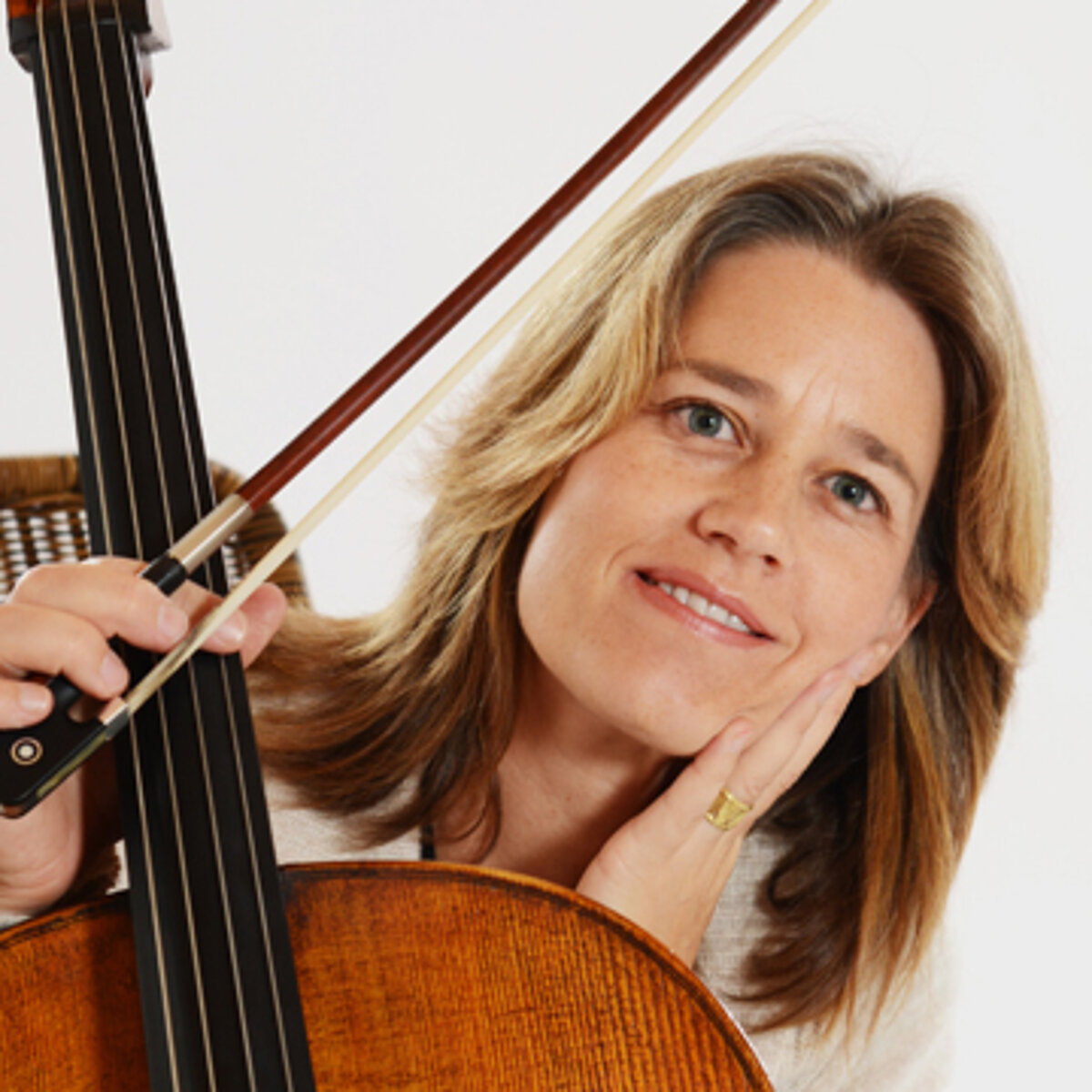 Fachgruppenleiterin Sunhild Anker mit Instrument